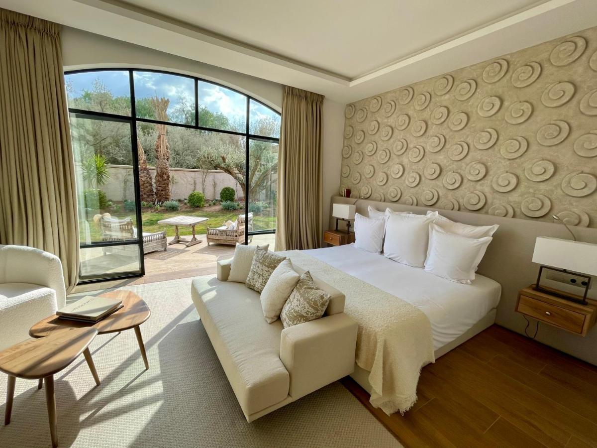 Deluxe Queen Suite