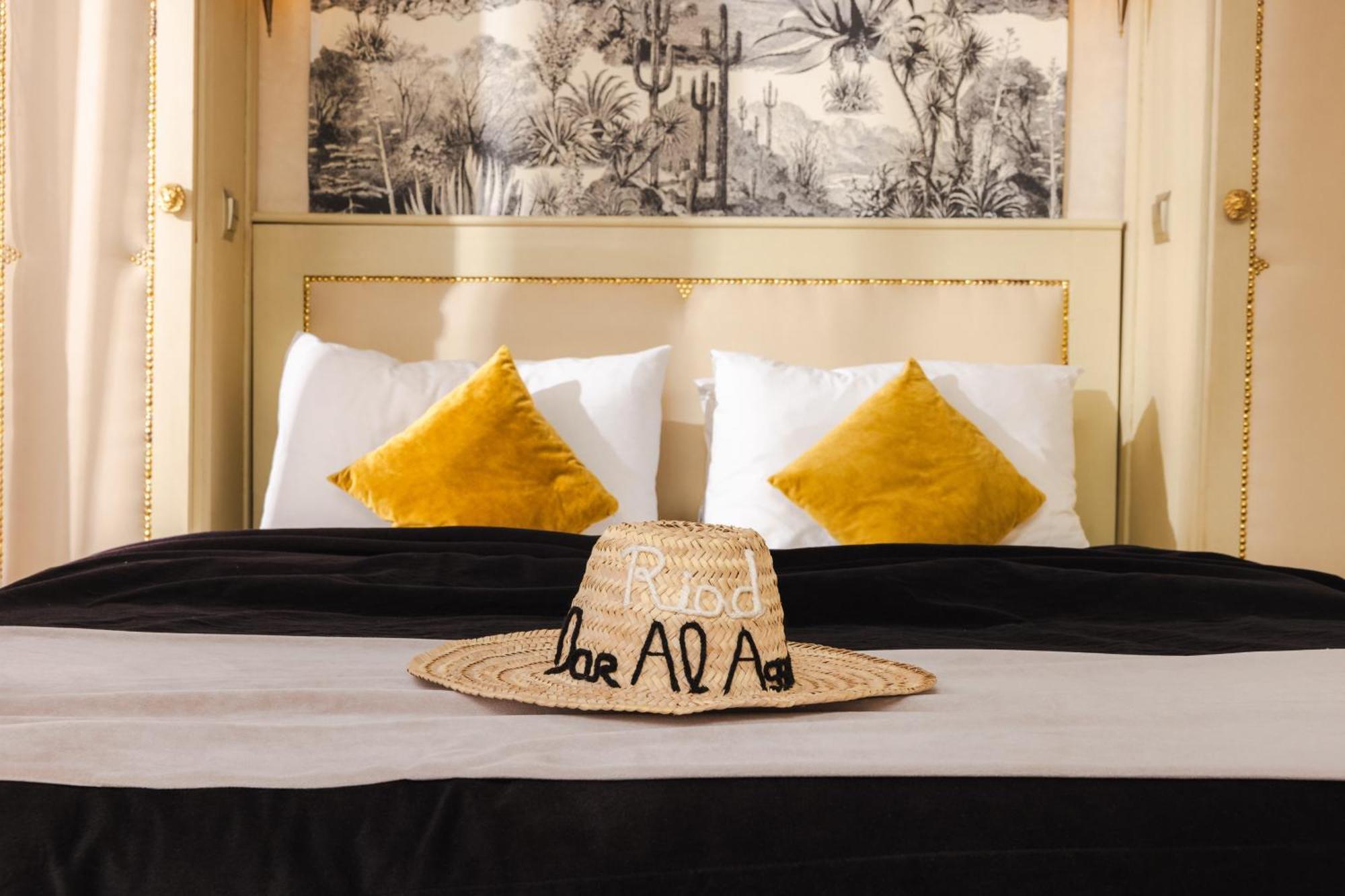 Deluxe Room (2 Adults + 1 Child)